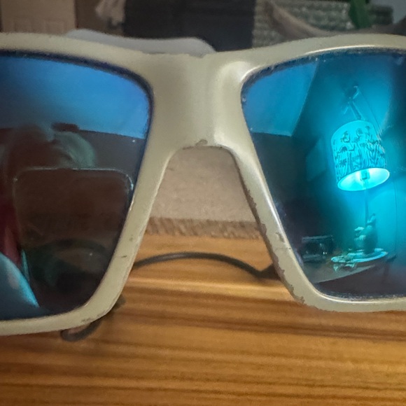 Costa tuna alley Sunglasses with Cream Frame and Blue Lenses - Picture 7 of 10